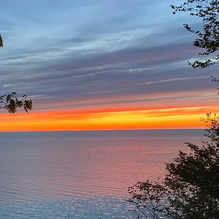 Sunset Serenity - Incredible Home On Lake Bluff!